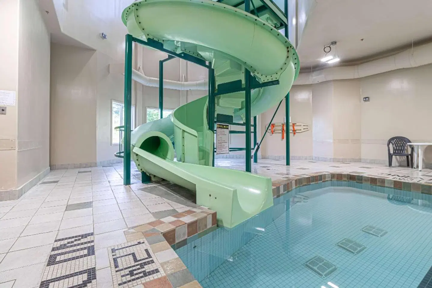 Super 8 by Wyndham St Johns Hallenbad