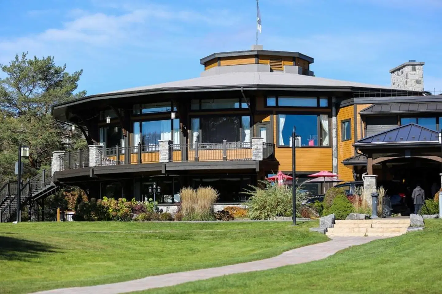 Le Manoir Du Lac DeLage Bar