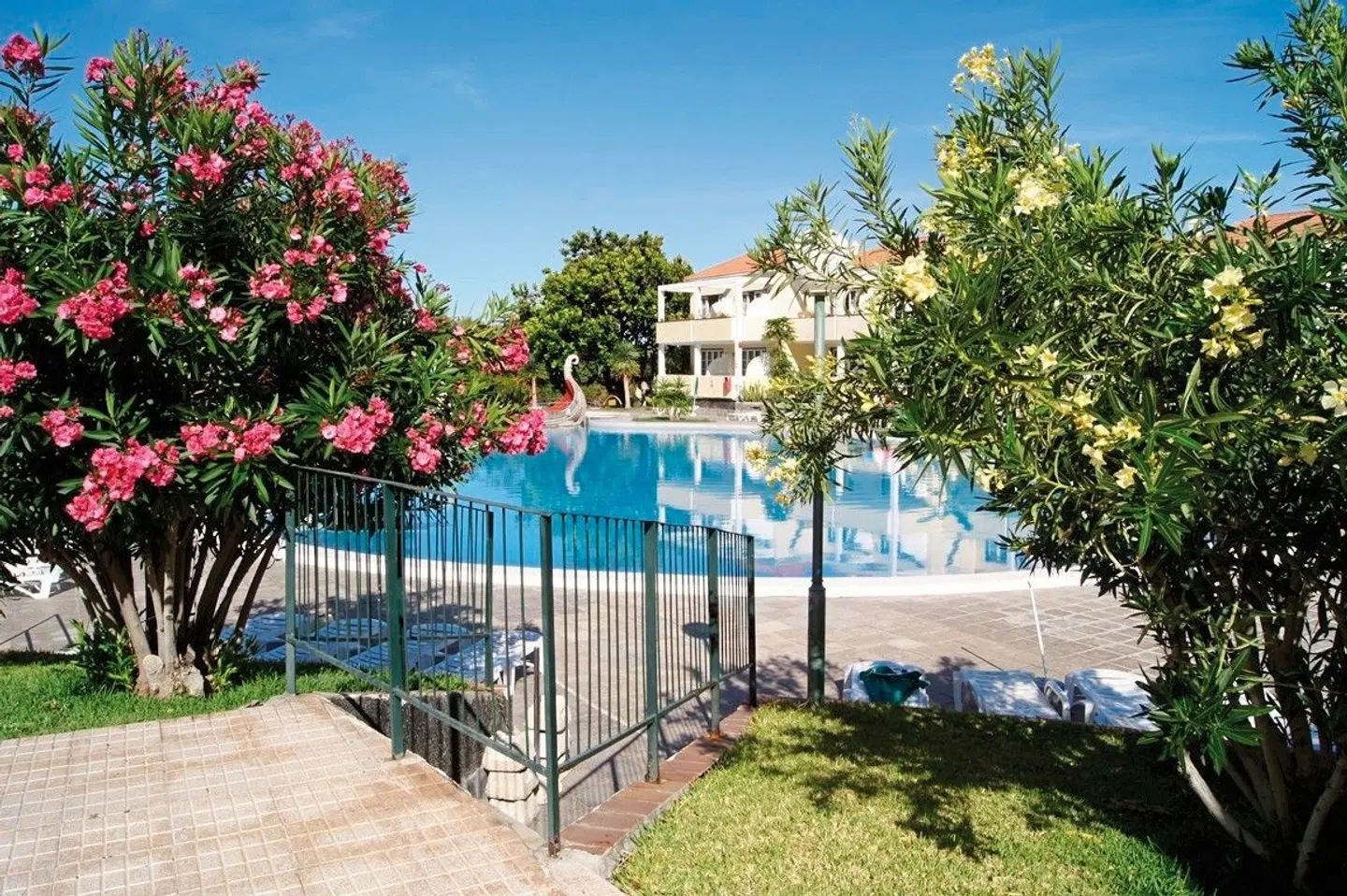 Apartamentos Checkin Laurisilva OUTDOOR_POOL