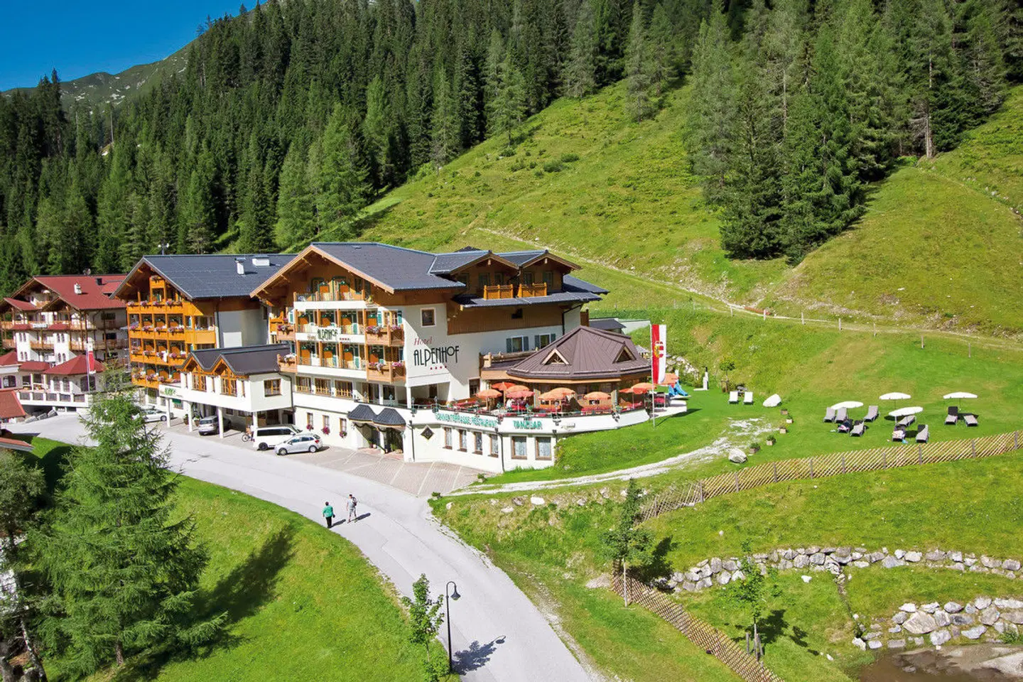 MAGIC MOUNTAINS Hotel Alpenhof EXTERIOR