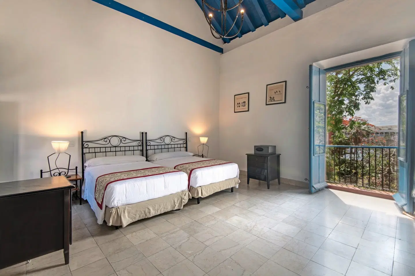 El Comendador ROOM_EXAMPLE