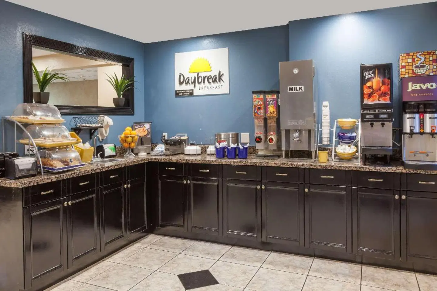 Days Inn by Wyndham Flagstaff I-40 Bar