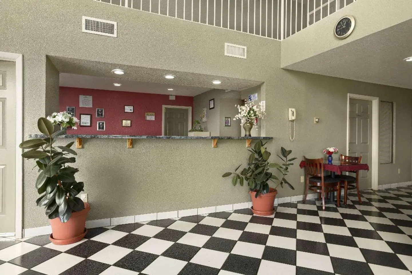 Howard Johnson Holbrook LOUNGE_LOBBY