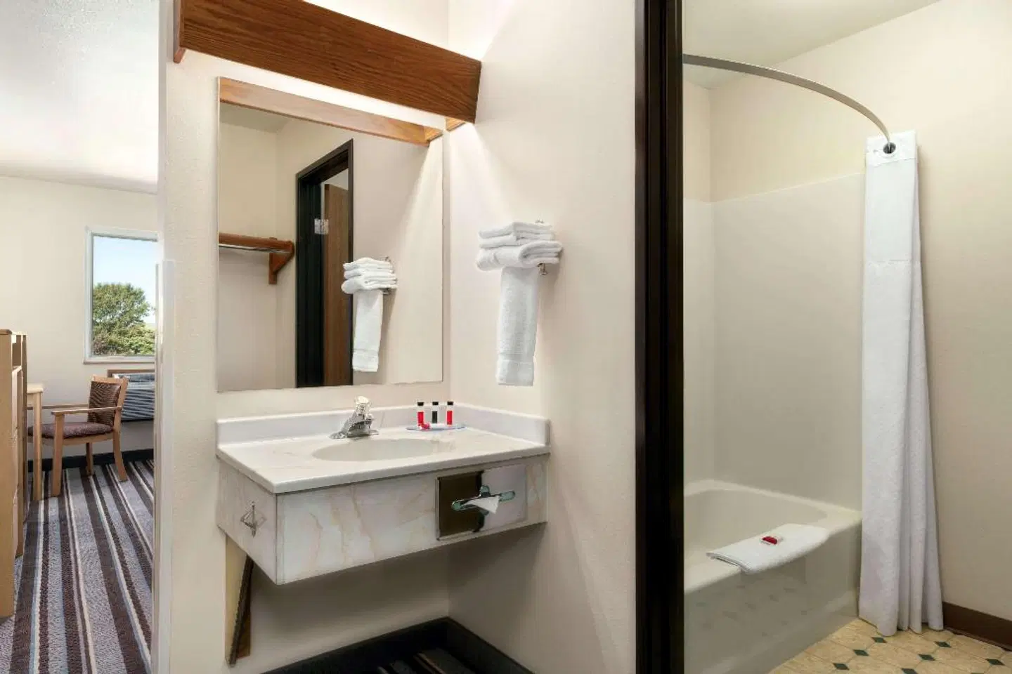 Super 8 by Wyndham Big Timber Badezimmer