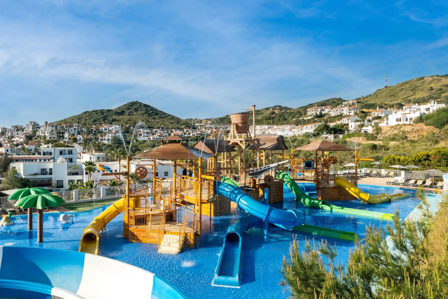 FERGUS Club Carema Splash EXTERIOR