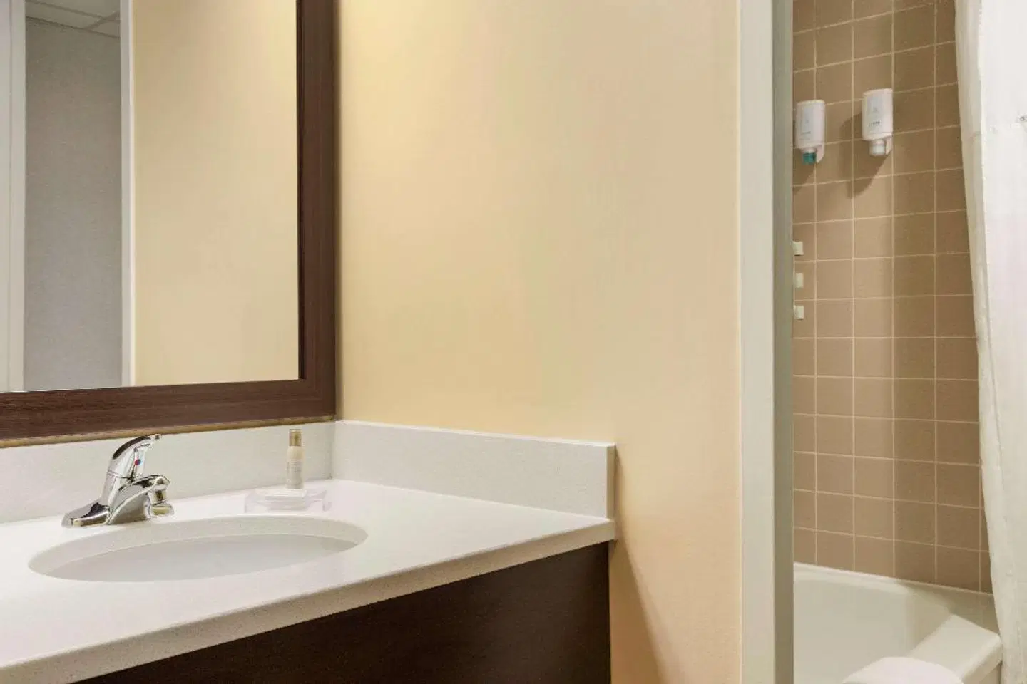 Travelodge by Wyndham Sydney Badezimmer