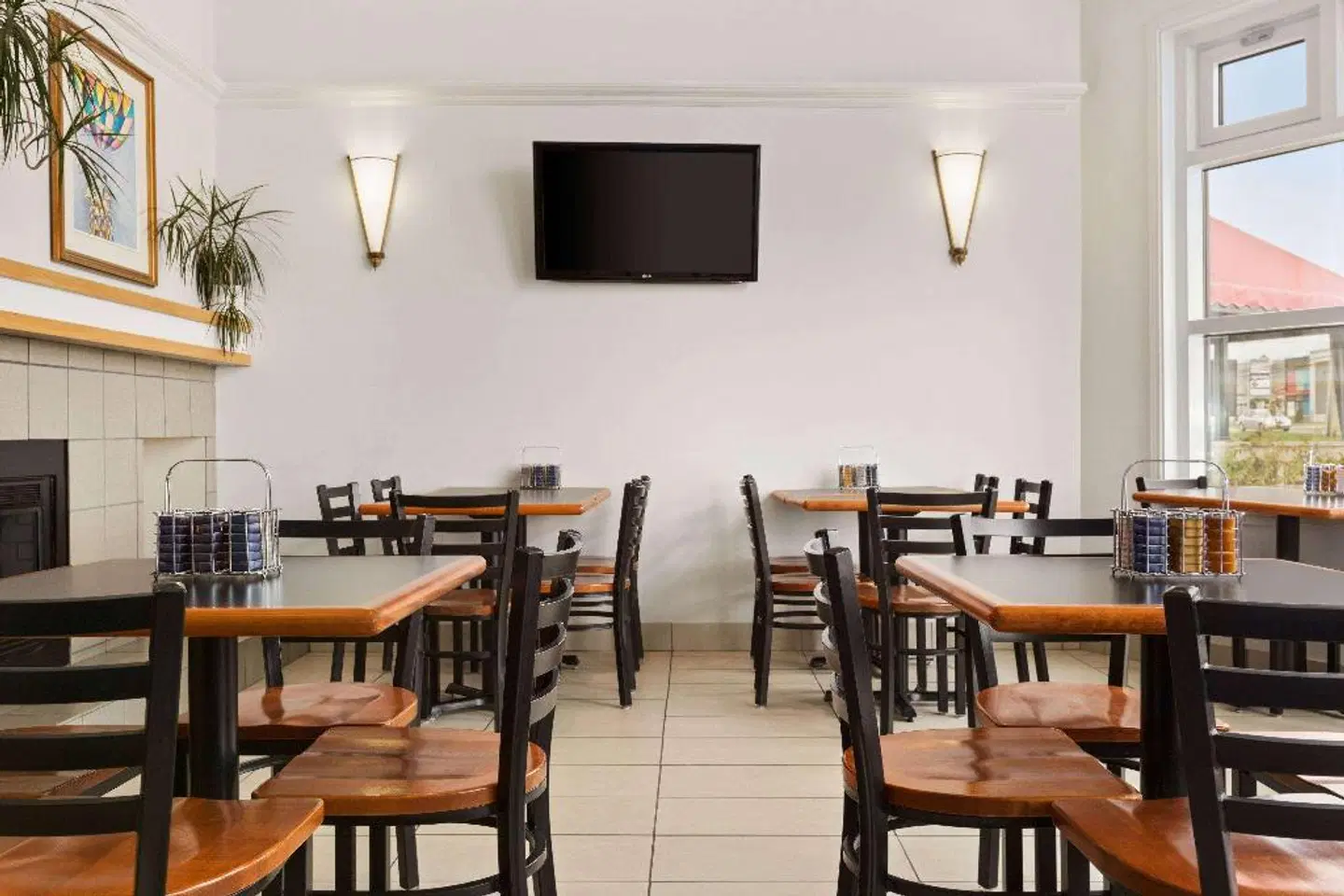 Days Inn by Wyndham Trois-Rivieres Bar