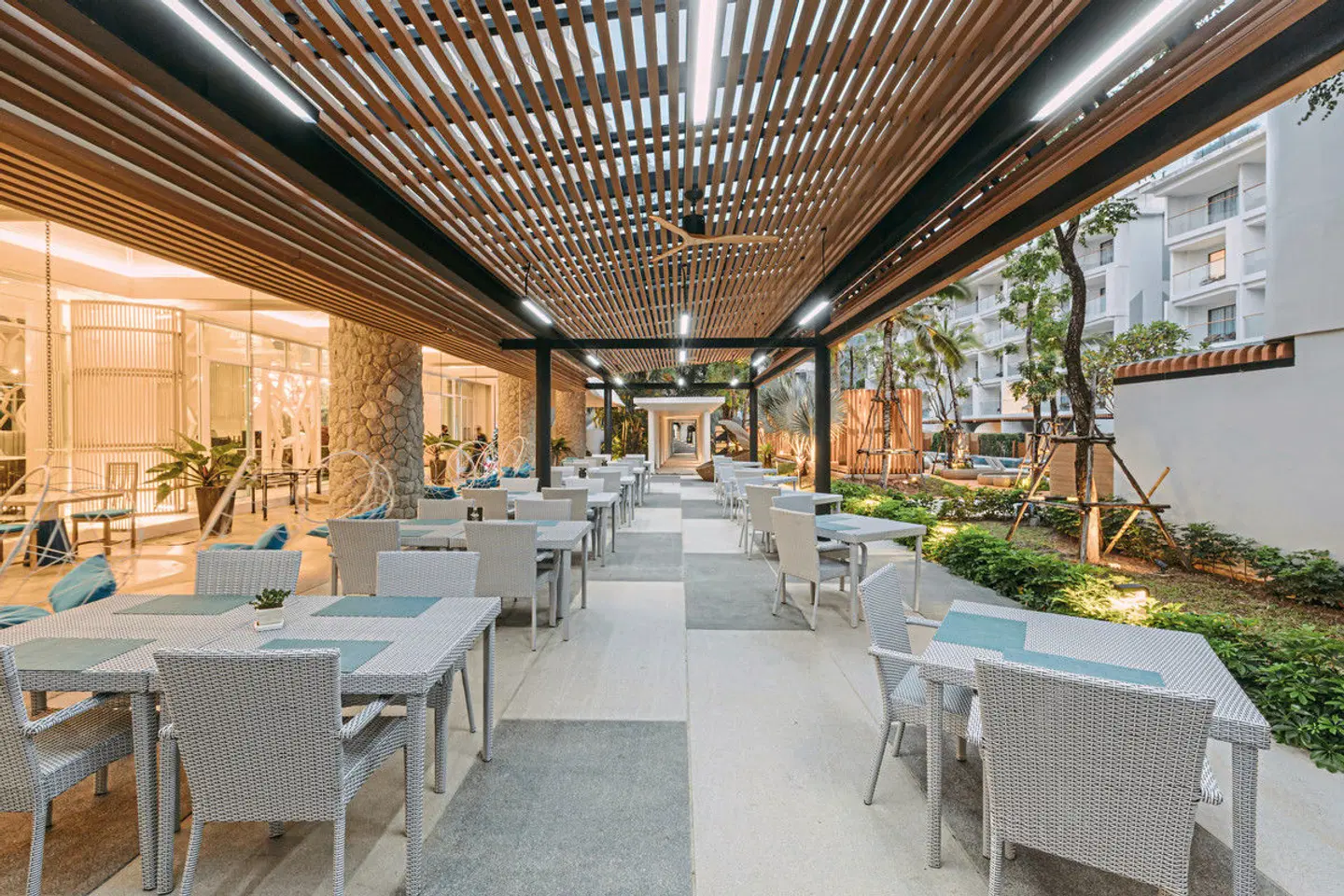 Andaman Embrace Patong RESTAURANT