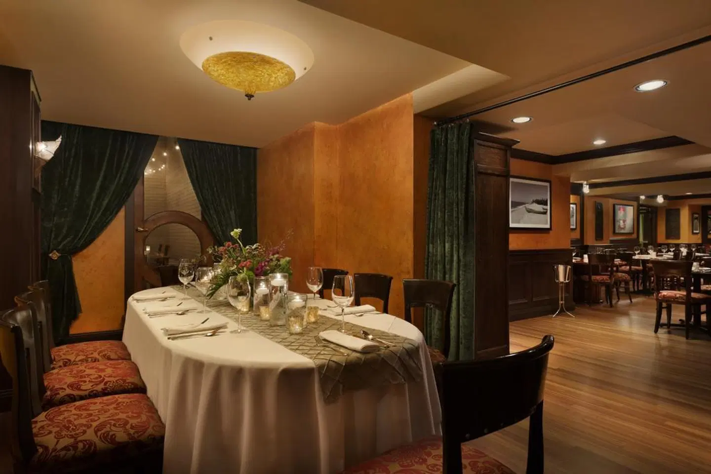 Le Soleil by Executive Hotels Restaurant