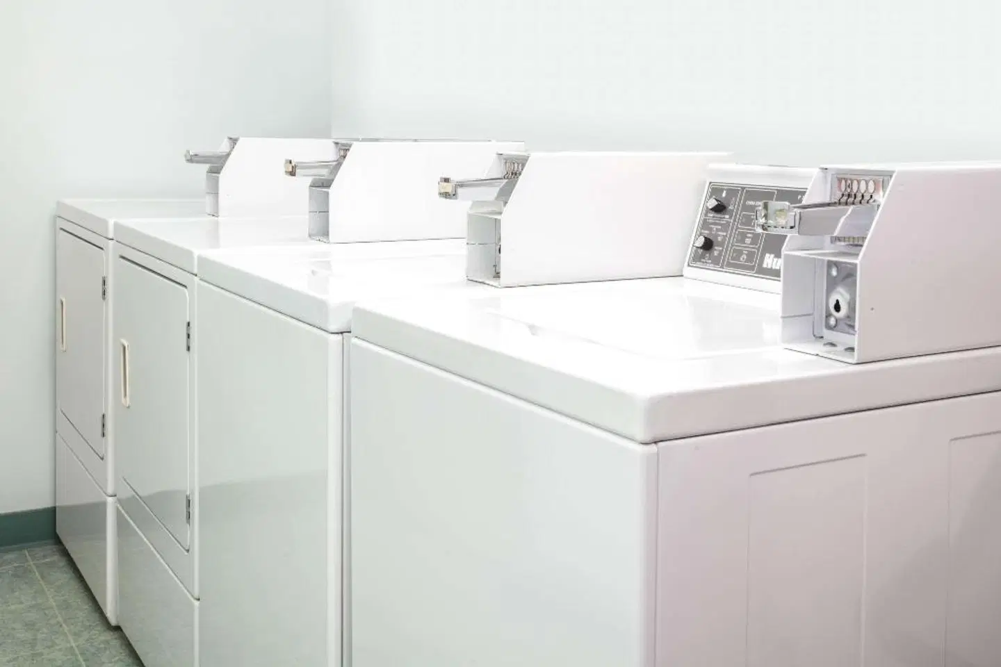 Super 8 by Wyndham Kindersley MODEL_IMPRESSION