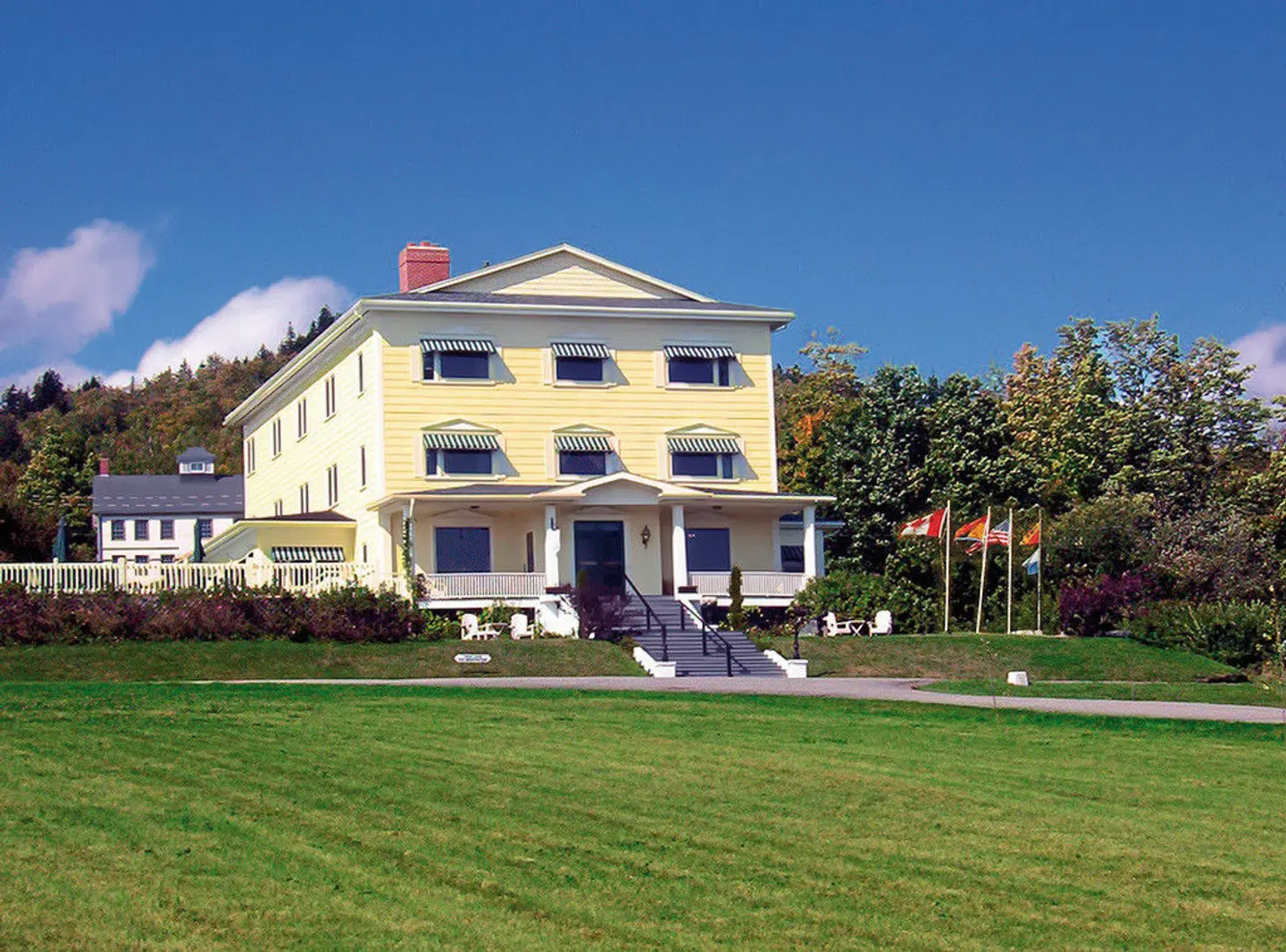 Rossmount Inn EXTERIOR