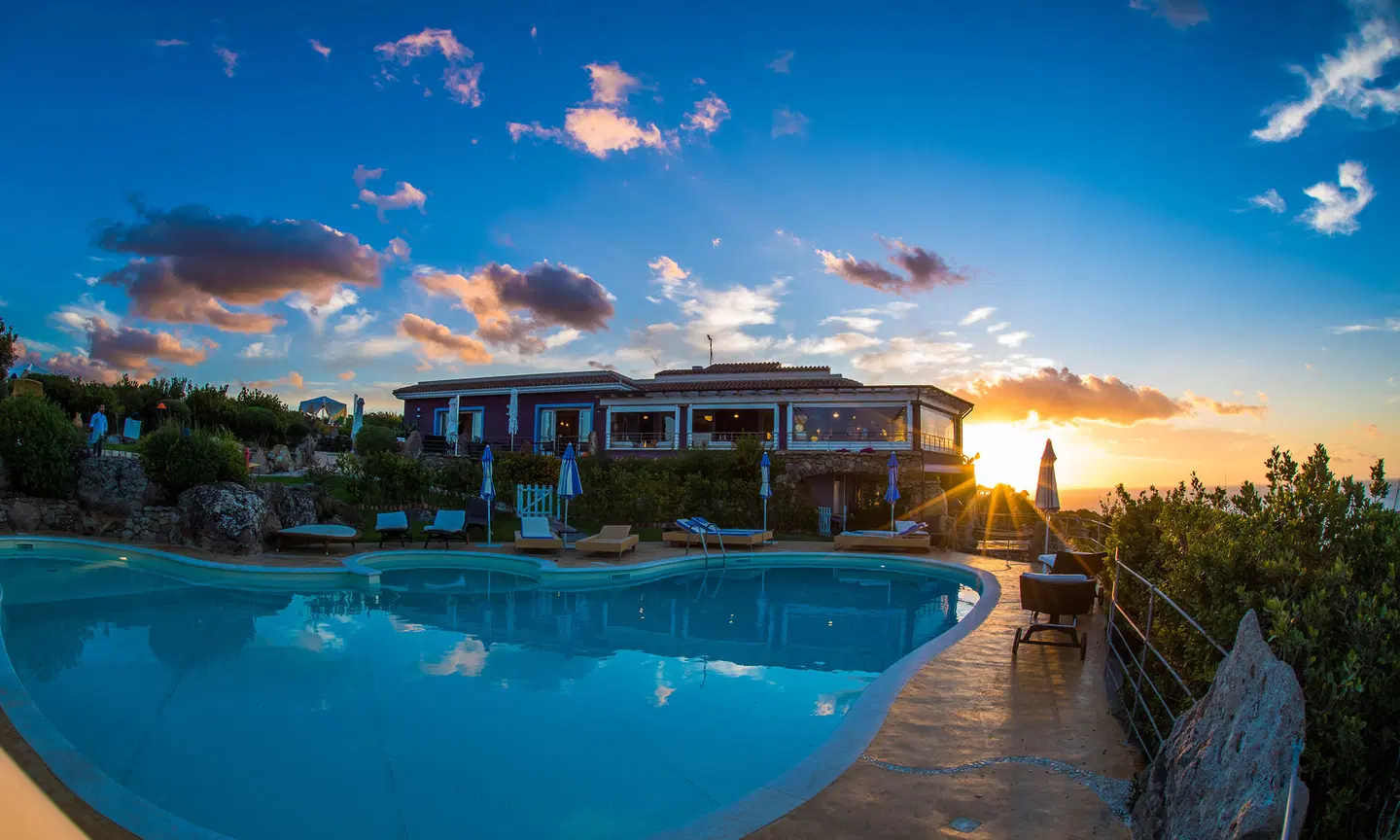 Bajaloglia Resort OUTDOOR_POOL