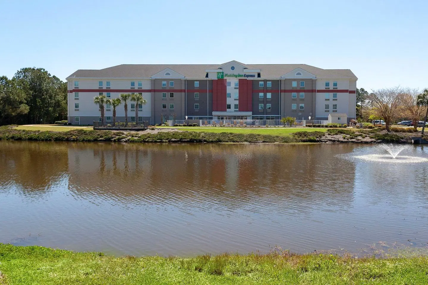 Holiday Inn Express Myrtle Beach-Broadway@The Bch by IHG EXTERIOR