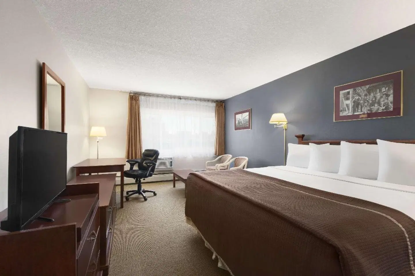 Travelodge by Wyndham Calgary South ROOM_EXAMPLE