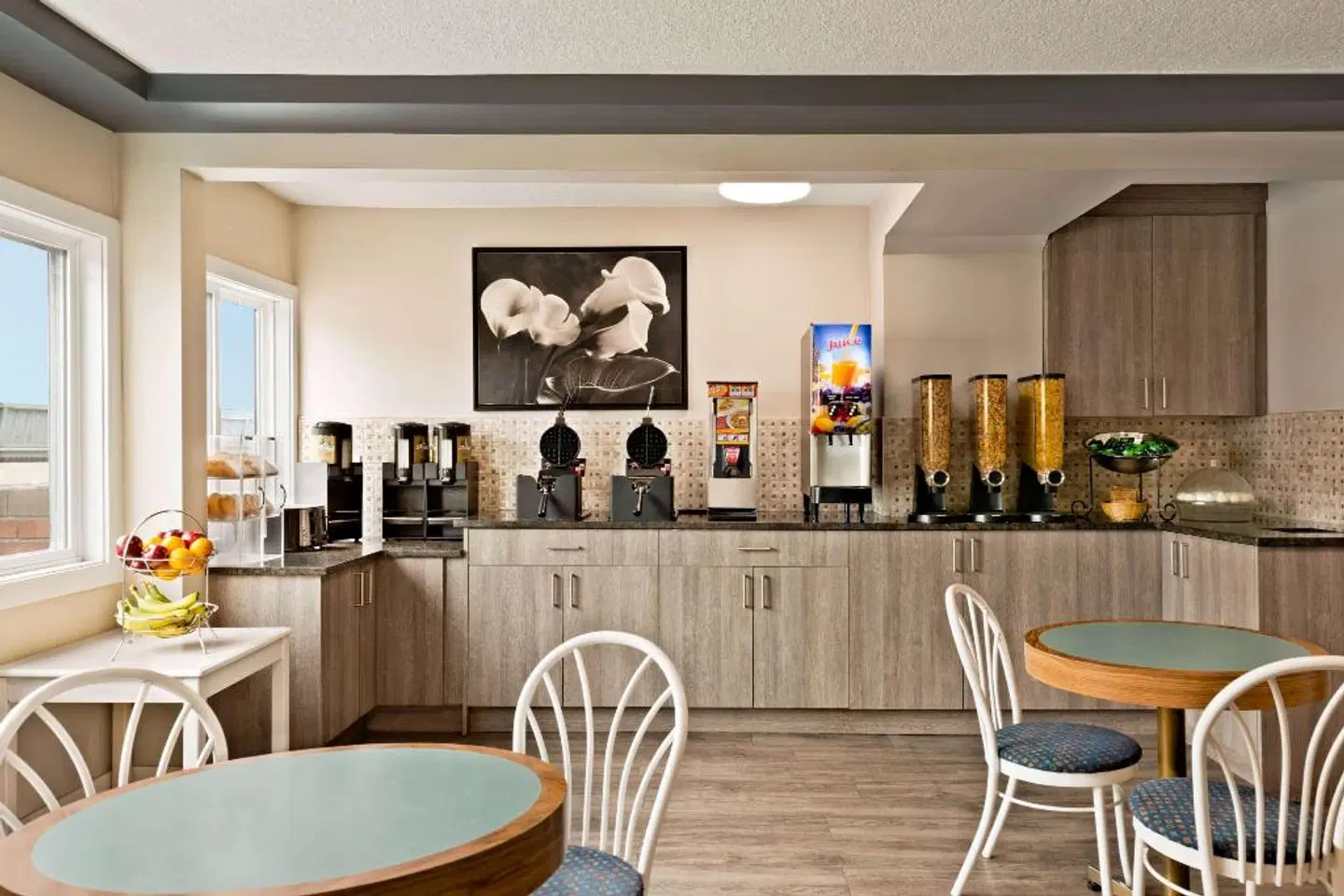 Travelodge by Wyndham Calgary South Bar