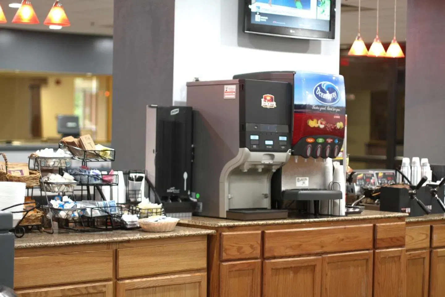 Ramada by Wyndham East Syracuse Carrier Circle Bar