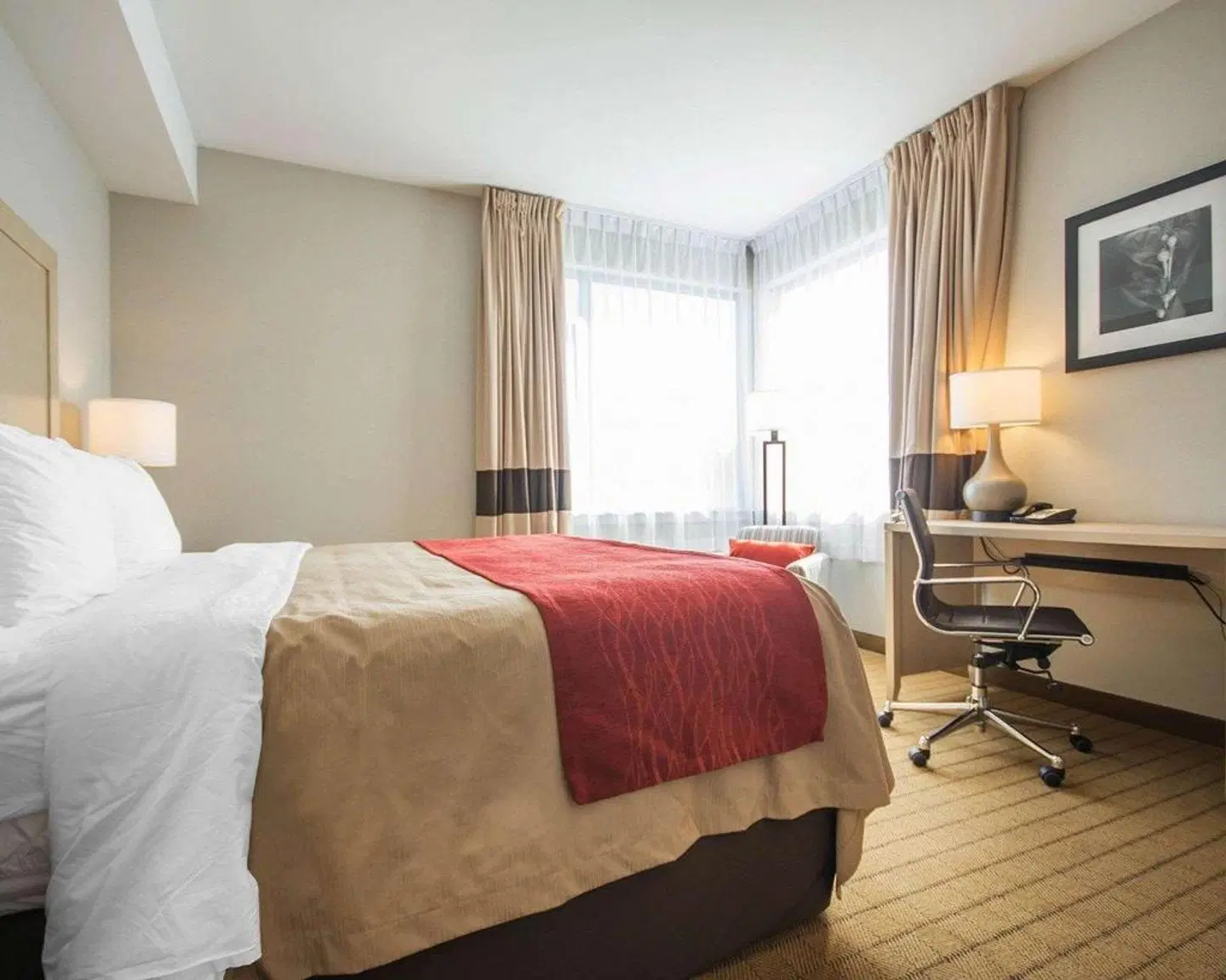 Comfort Inn & Suites ROOM_EXAMPLE