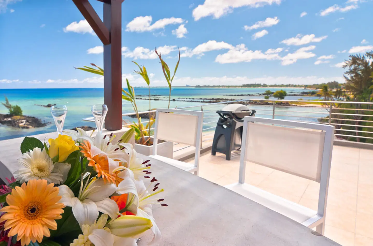 Bon Azur Beachfront Suites & Penthouses by LOV Terrasse