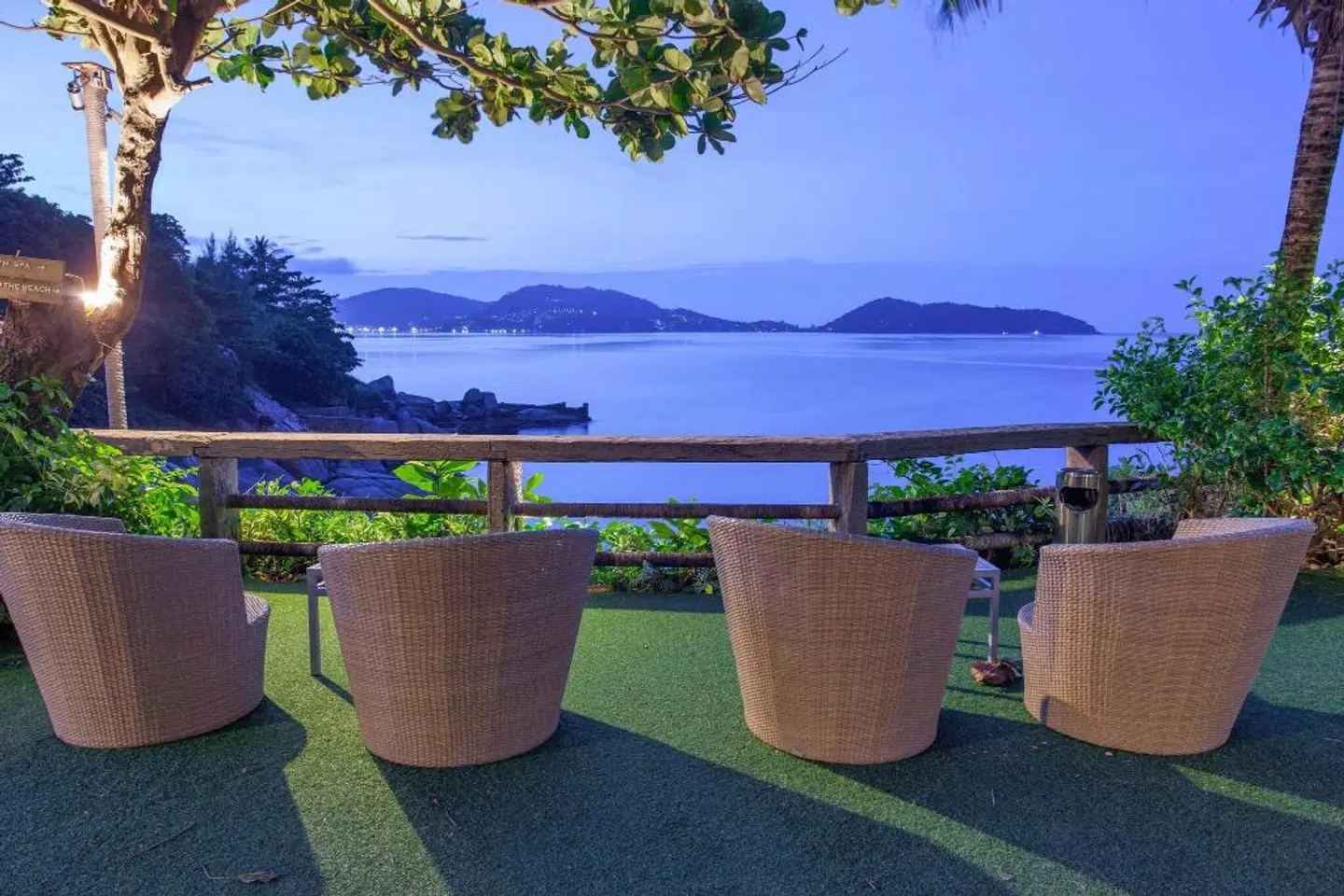 Zenmaya Oceanfront Phuket Terrasse