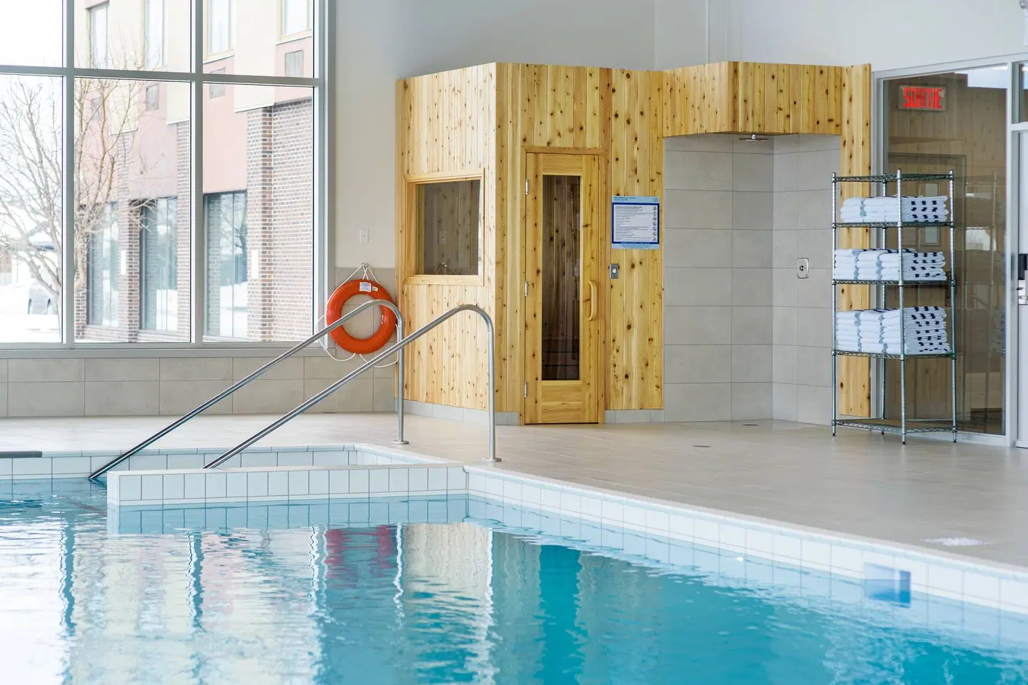 Delta Hotels by Marriott Saguenay Conference Centre Hallenbad