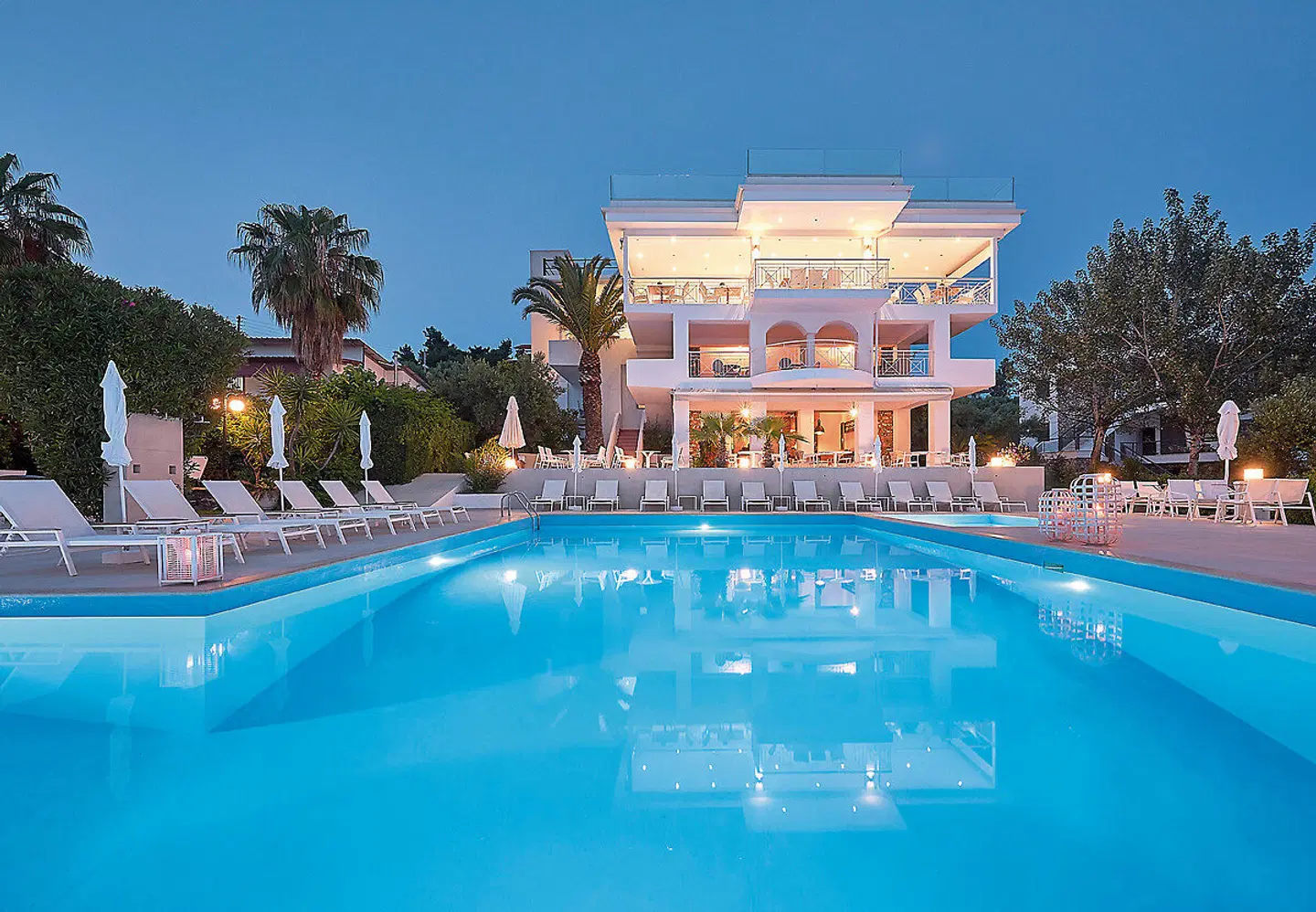 Glavas Inn OUTDOOR_POOL