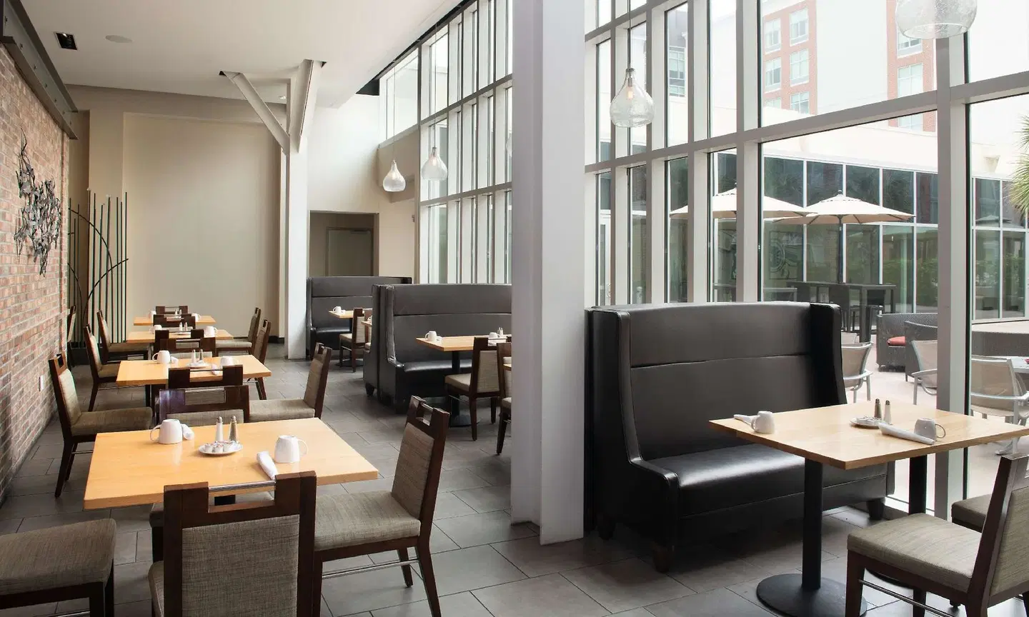 DoubleTree by Hilton Hotel and Suites Charleston Airport LOUNGE_LOBBY