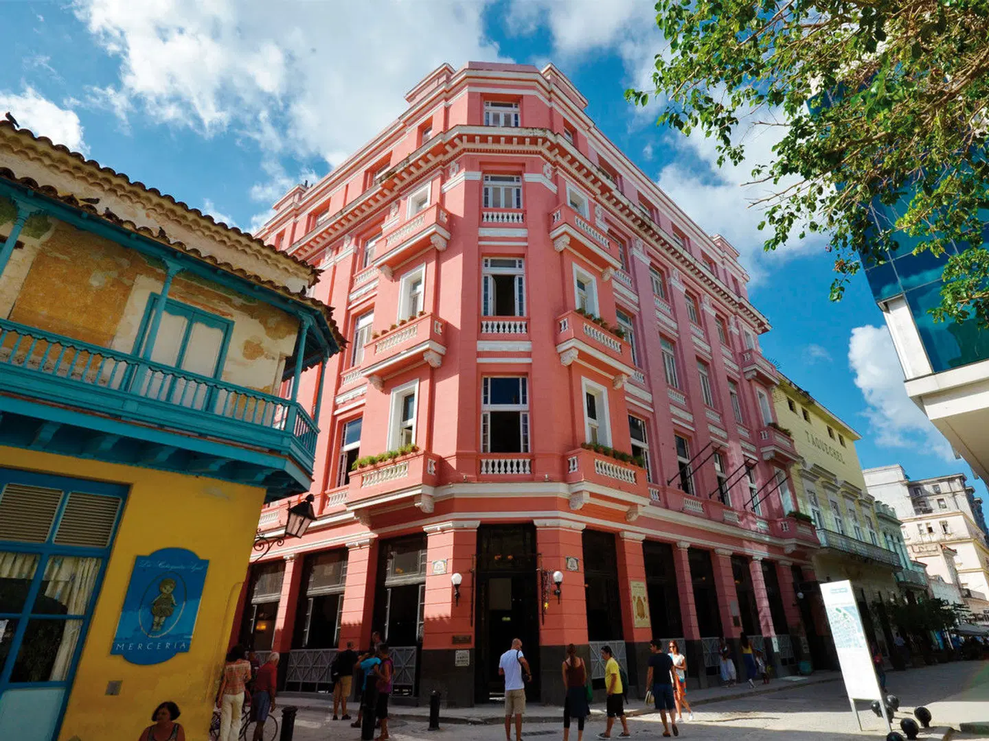 Ambos Mundos EXTERIOR