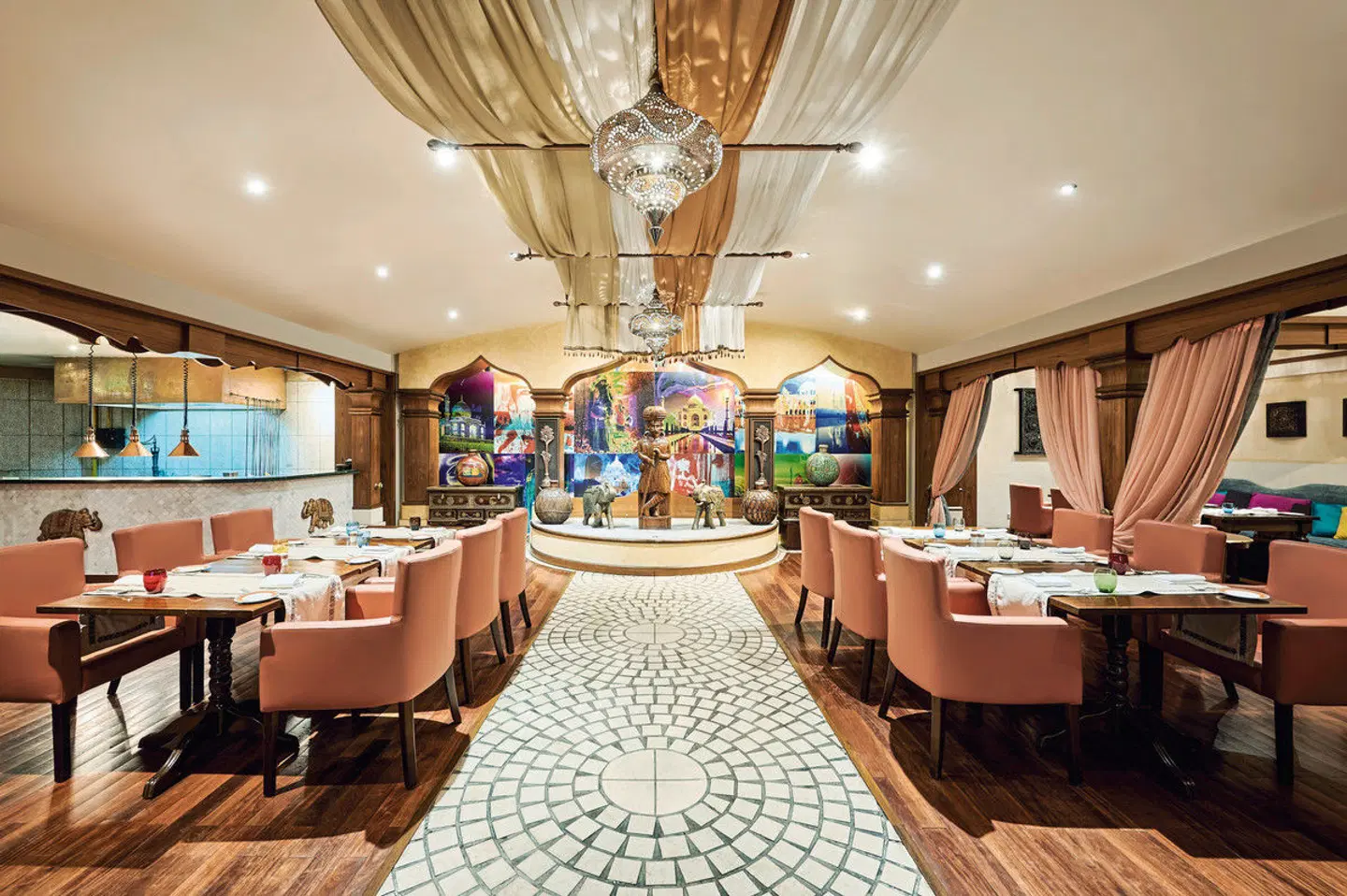 Mövenpick Hotel & Apartments Bur Dubai Restaurant