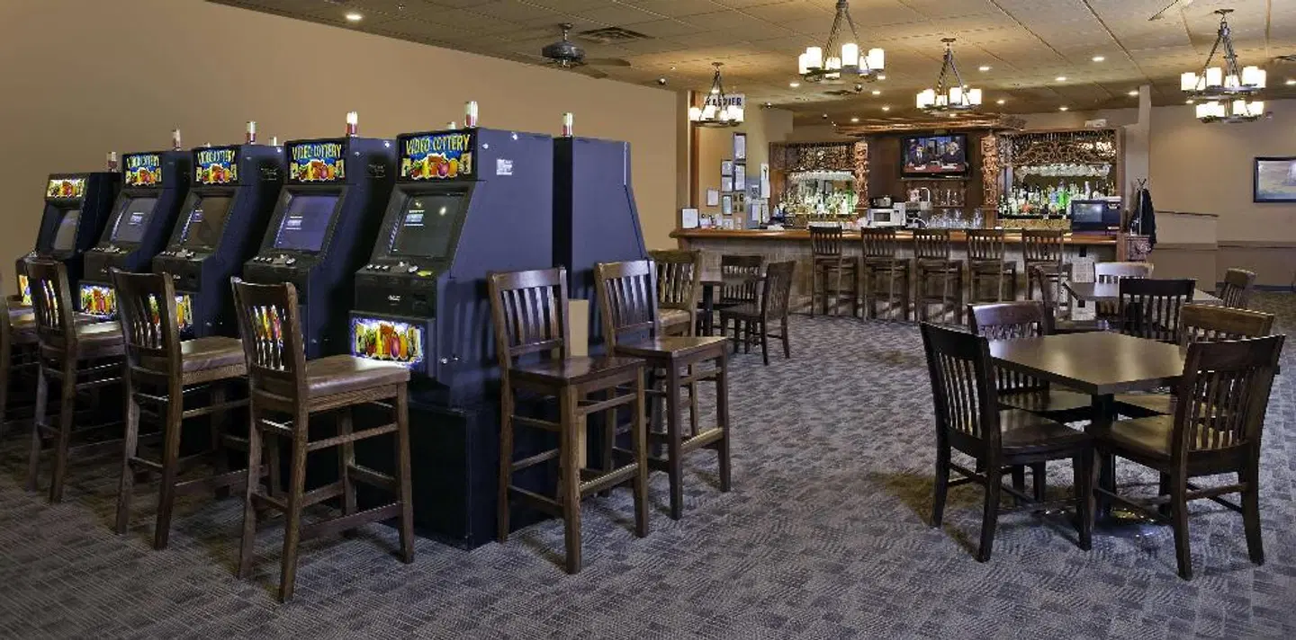 Coast Lethbridge Hotel & Conference Centre Bar