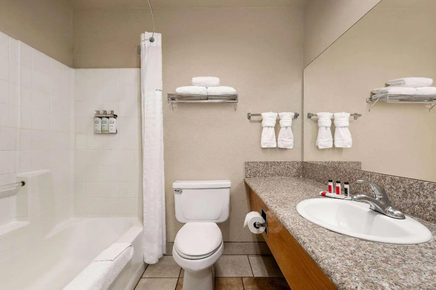 Travelodge by Wyndham Lake Havasu Badezimmer