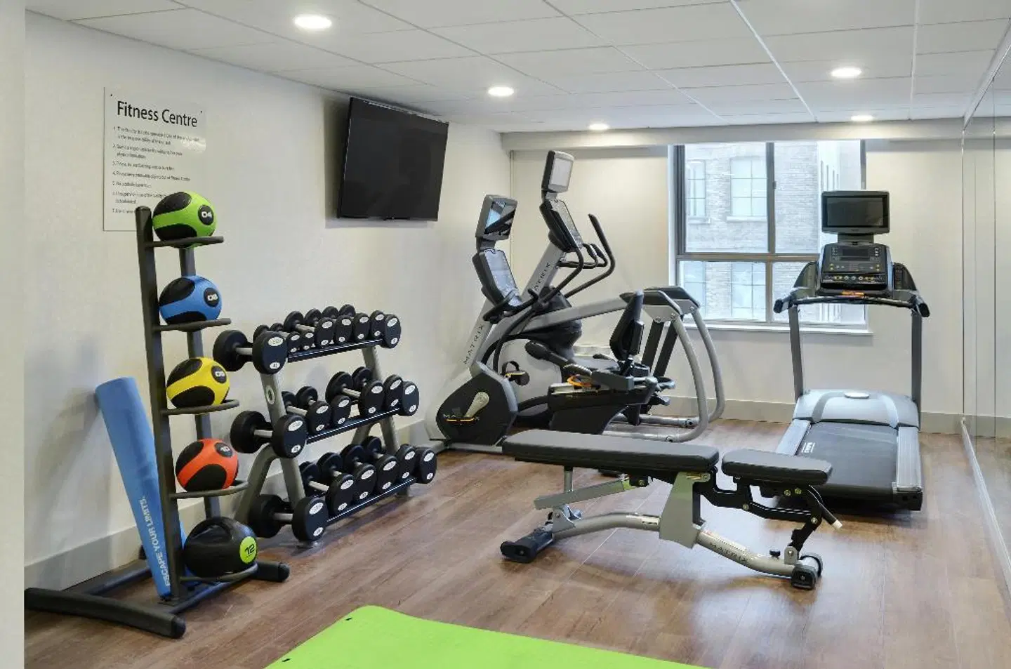 Holiday Inn Express Toronto Downtown SPORTS_AND_LEISURE