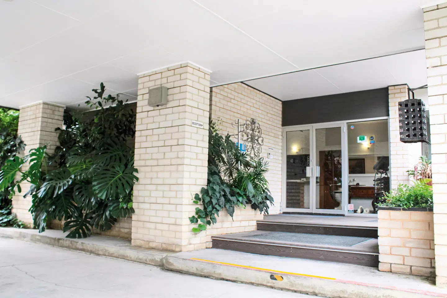 Prom Country Lodge EXTERIOR