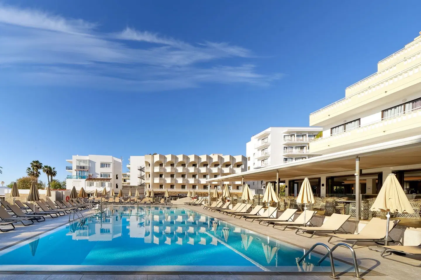 R2 Veronica Beach Hotel OUTDOOR_POOL