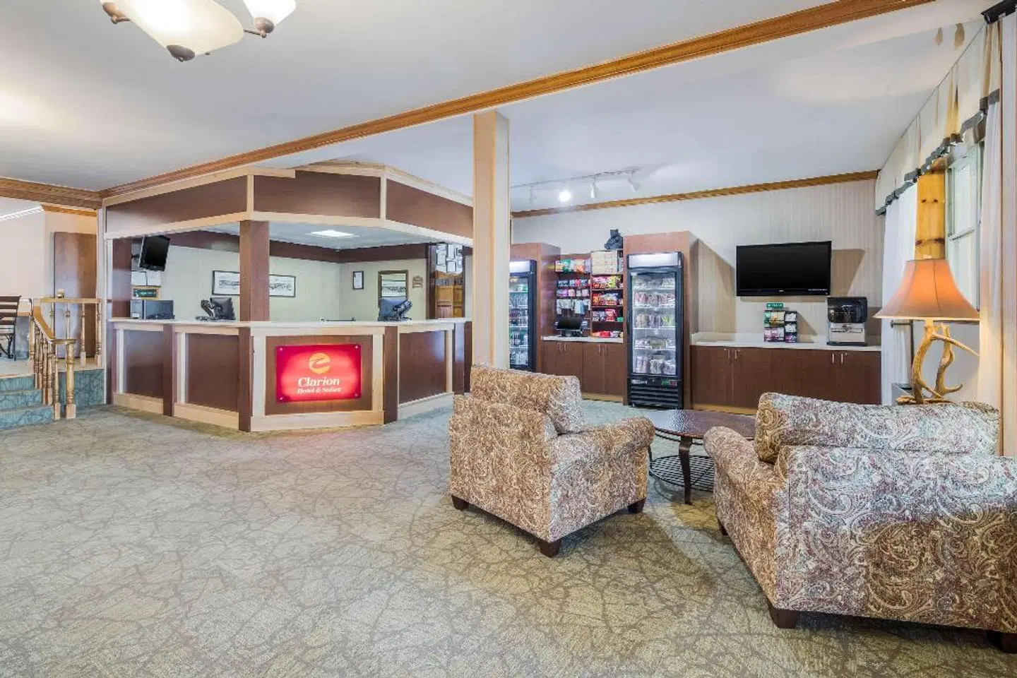 Clarion Hotel & Suites Fairbanks near Ft. Wainwright LOUNGE_LOBBY