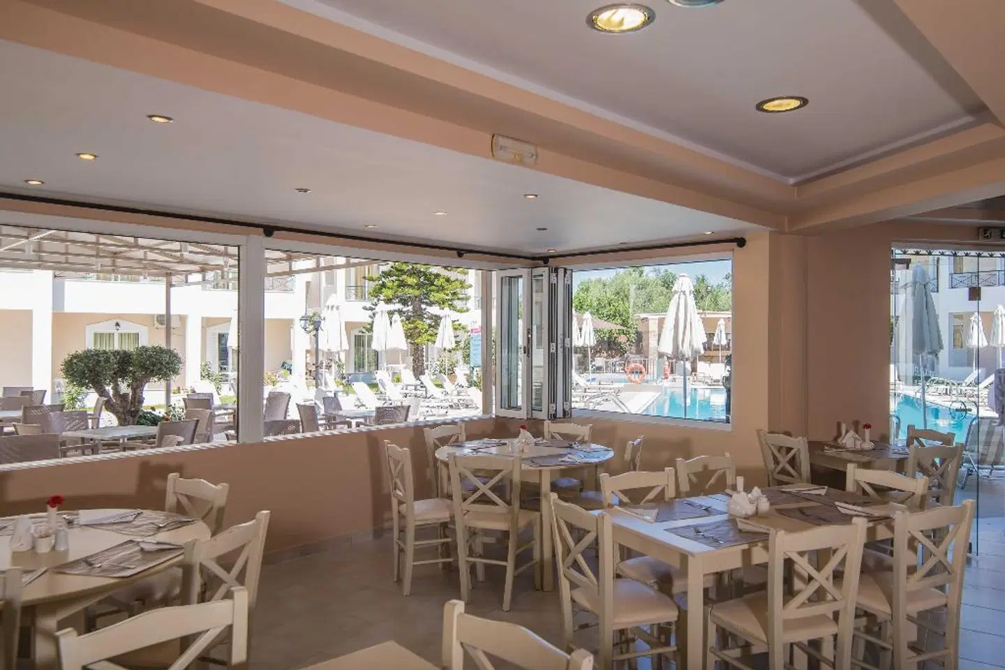 Maistrali Hotel & Apartments Restaurant