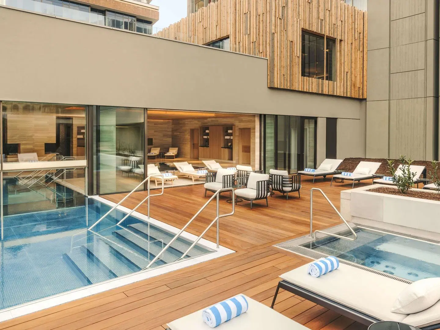 Fairmont Golden Prague Hotel OUTDOOR_POOL