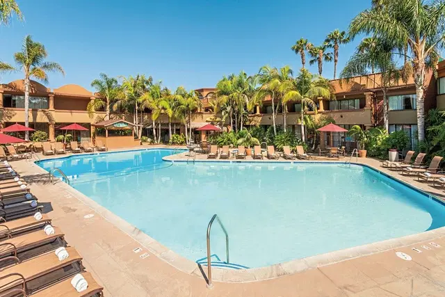 Handlery Hotel San Diego OUTDOOR_POOL