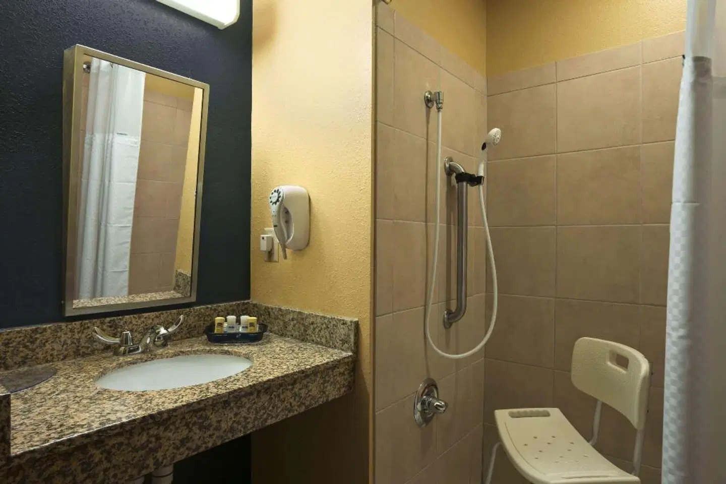 Microtel Inn & Suites by Wyndham Washington/Meadow Lands Badezimmer