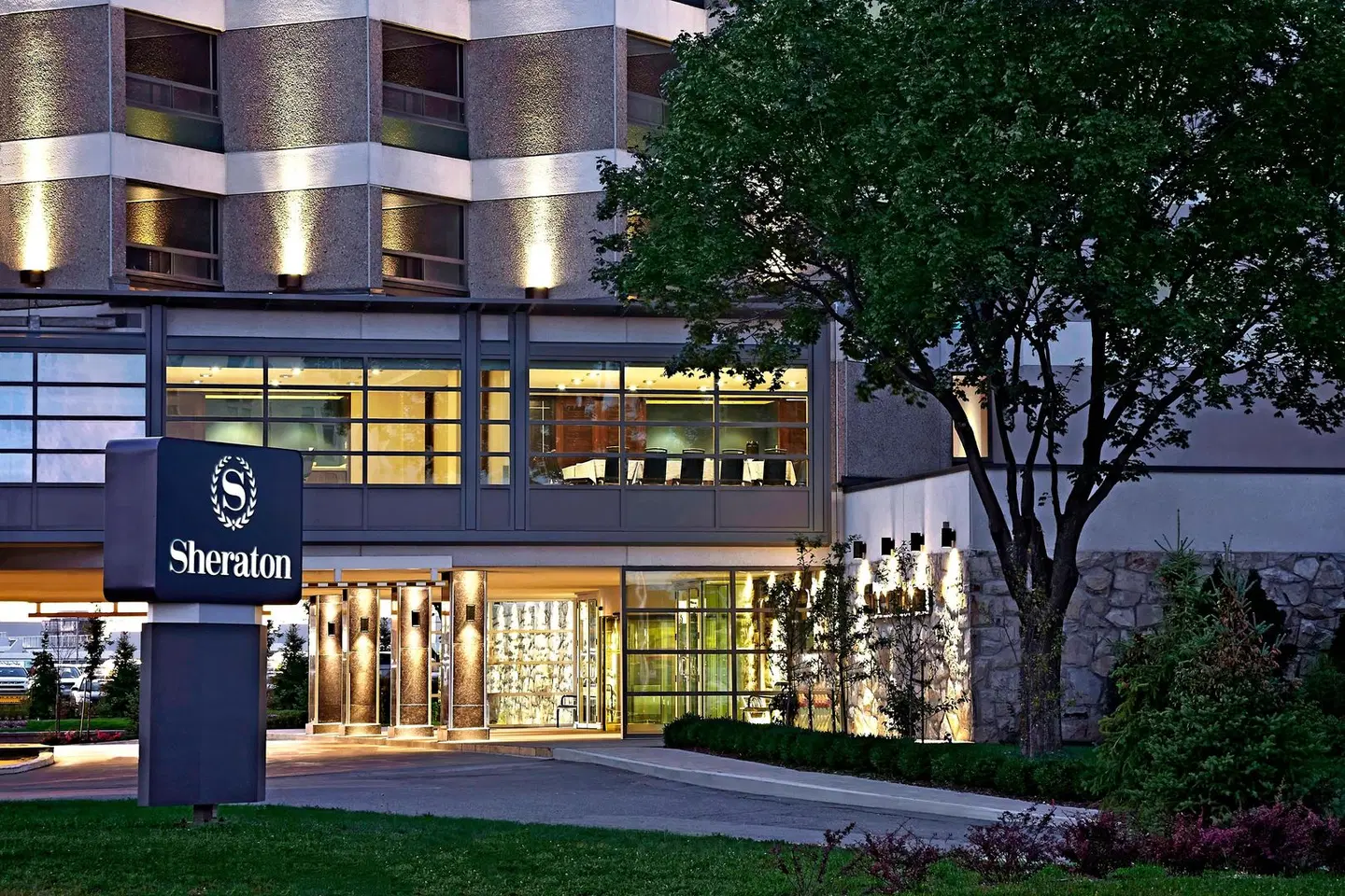 Sheraton Montreal Airport Hotel EXTERIOR