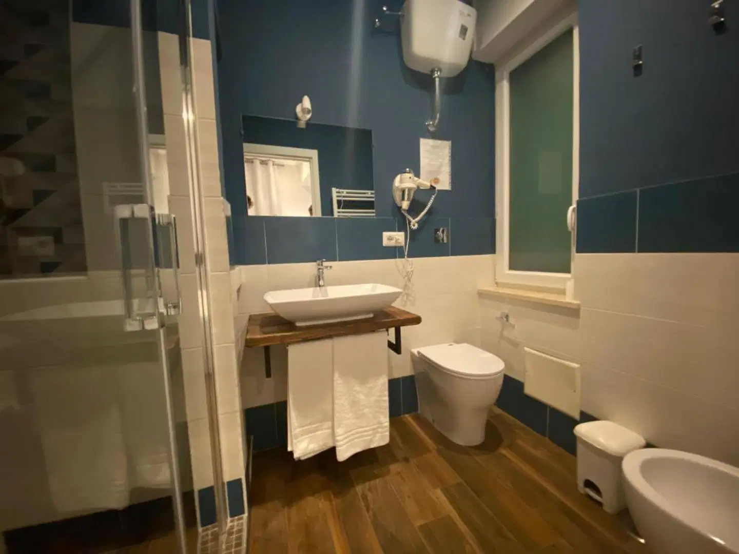 Botanique Suites À Naples Badezimmer