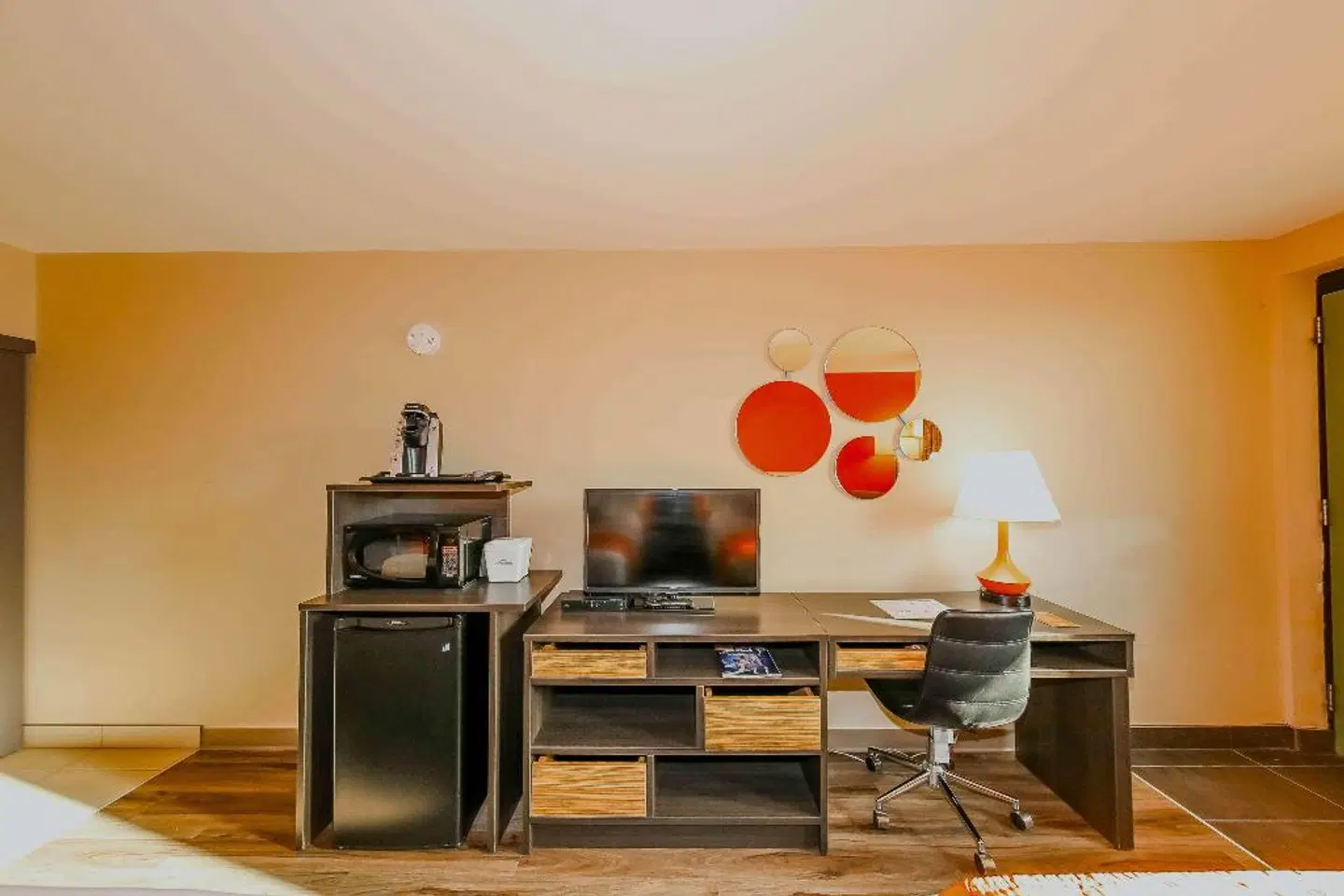 Howard Johnson by Wyndham Winnipeg West LOUNGE_LOBBY