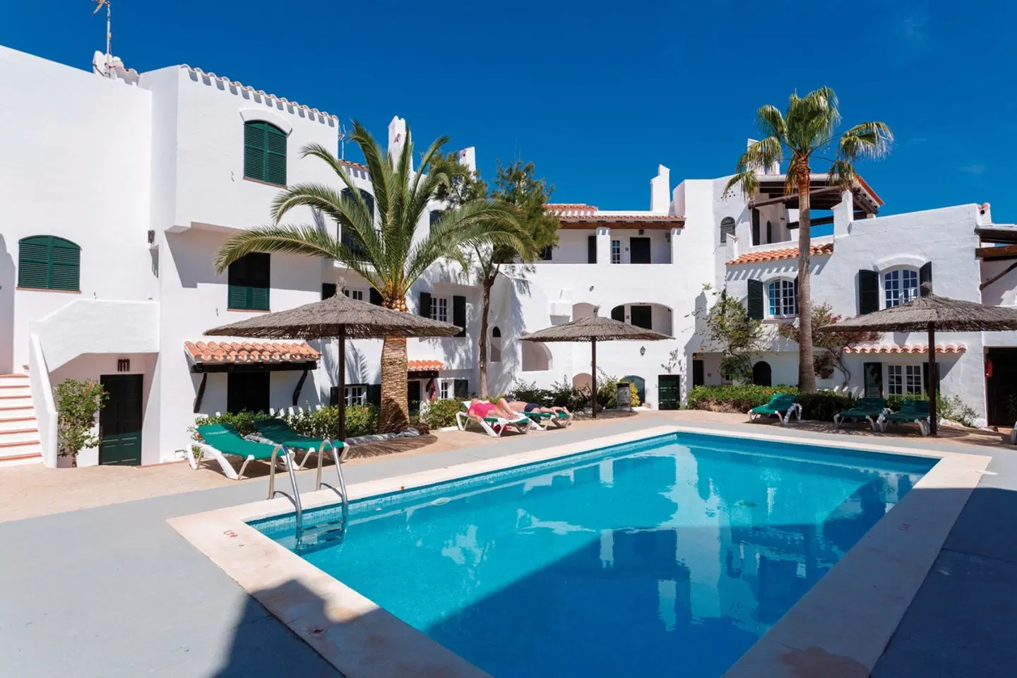 Carema Garden Village OUTDOOR_POOL