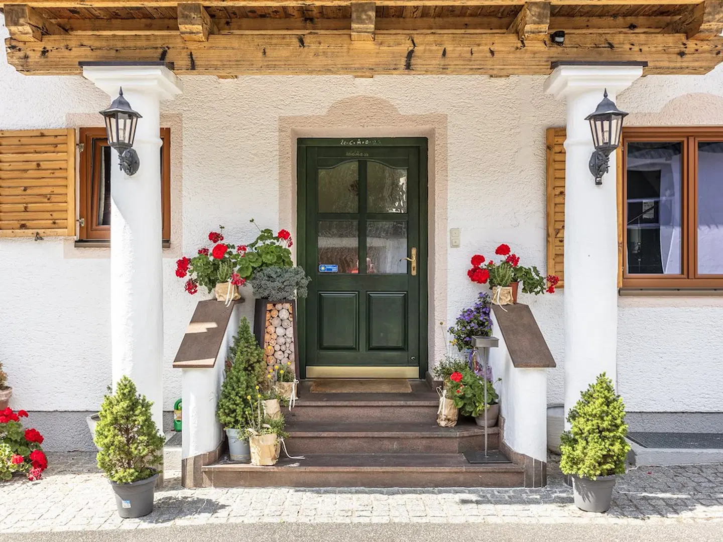 Thorau's Lifestyle EXTERIOR