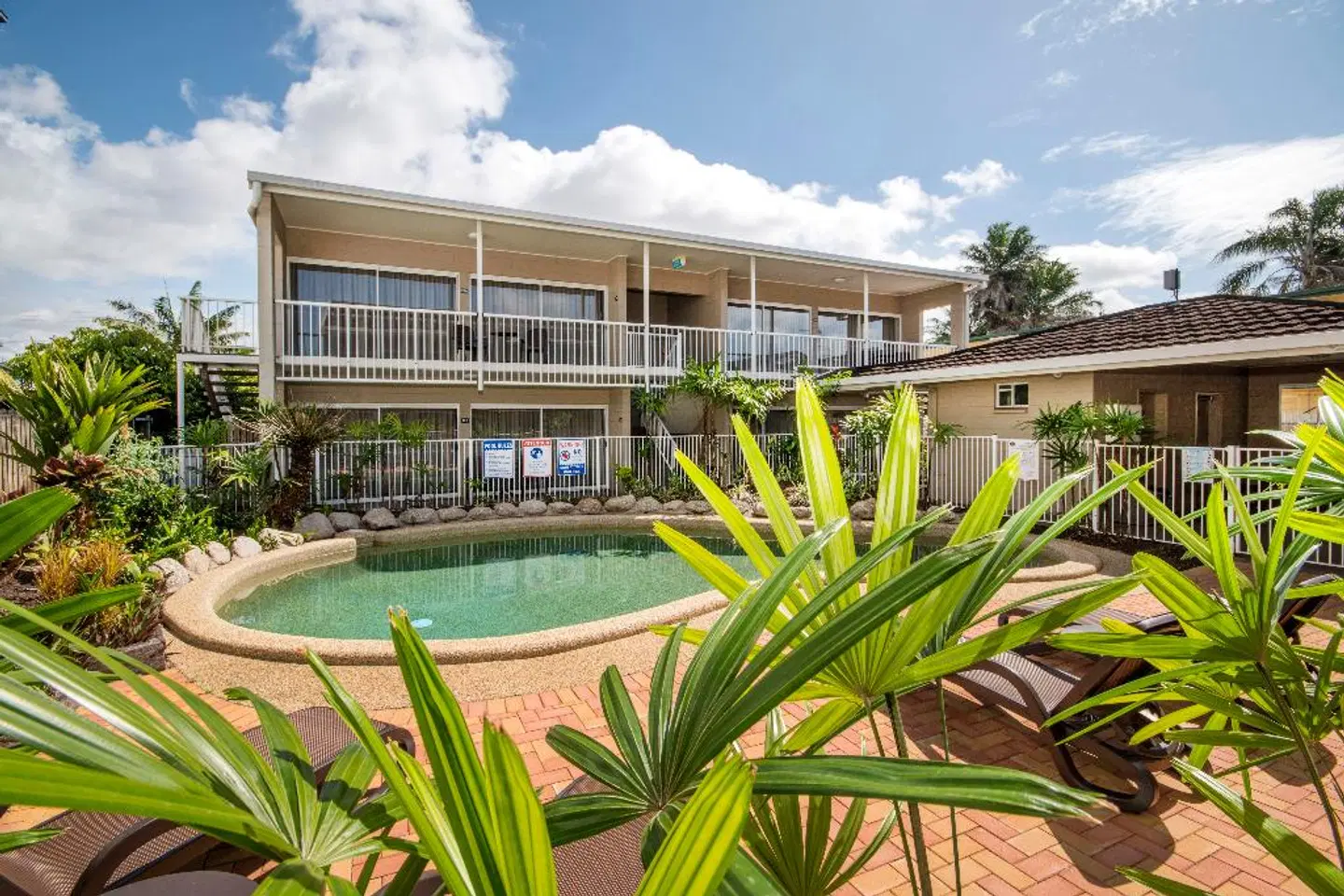 Comfort Inn Cairns City EXTERIOR