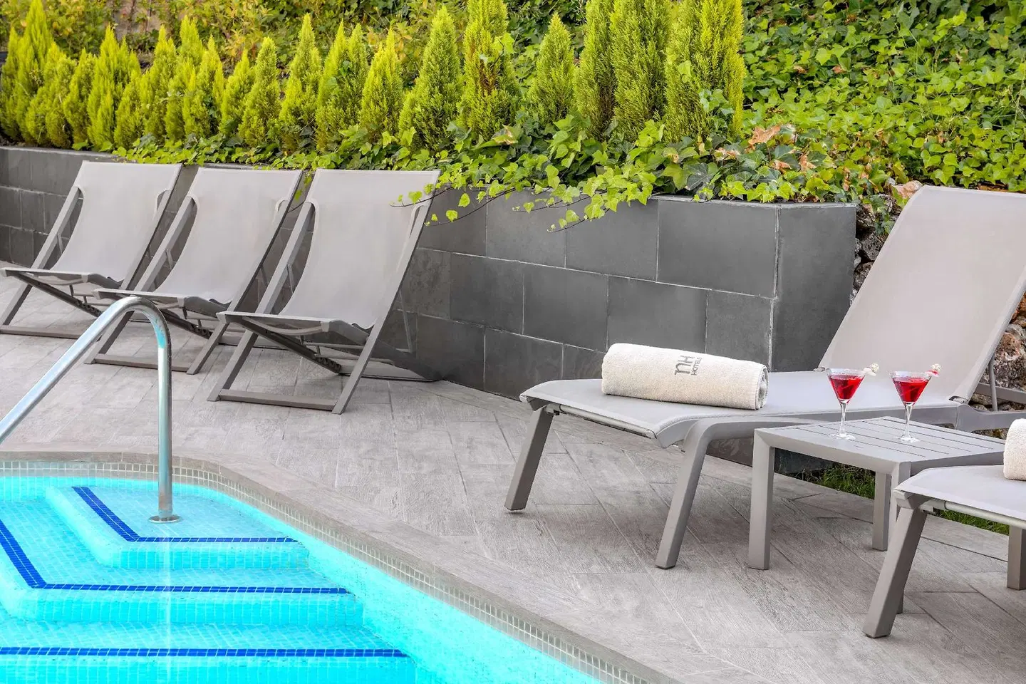 NH Madrid Ribera del Manzanares OUTDOOR_POOL