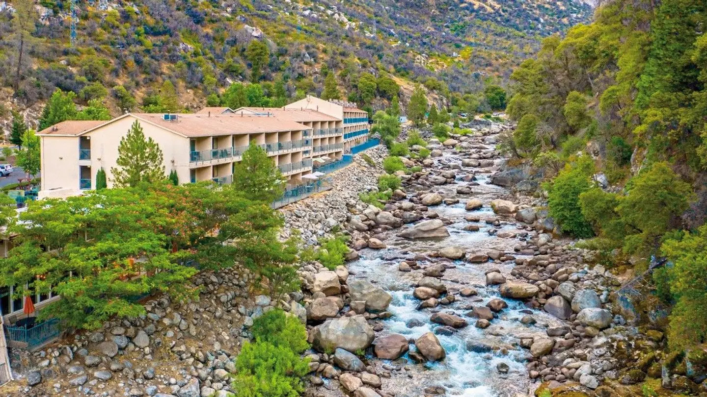 Yosemite View Lodge EXTERIOR