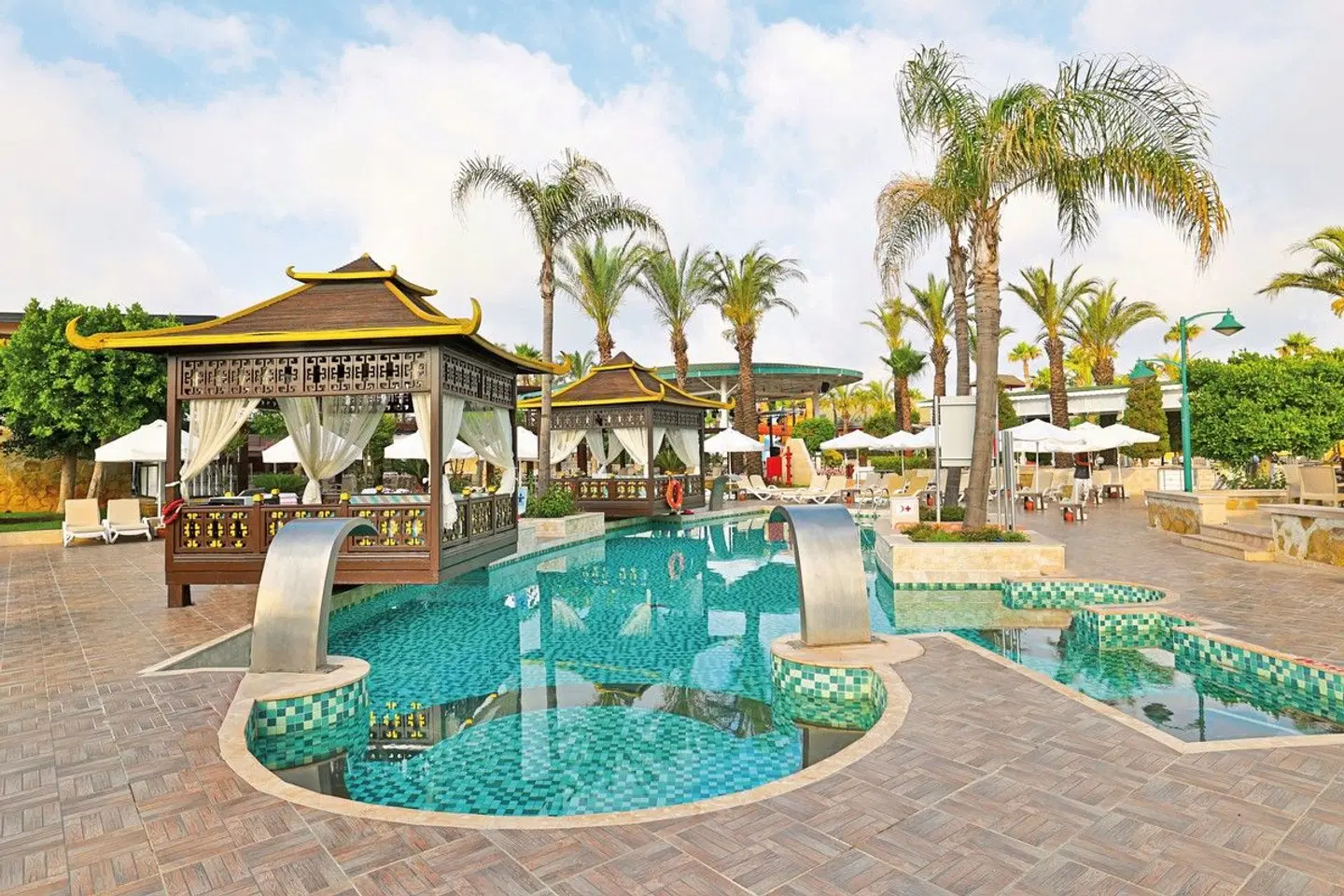 Crystal Family Comfort Collection OUTDOOR_POOL