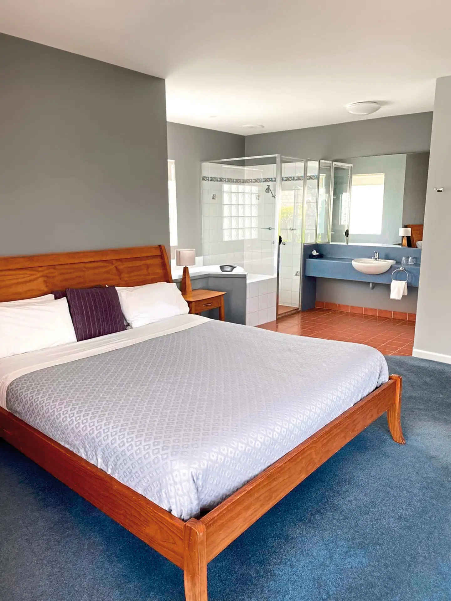 Waves Port Campbell ROOM_EXAMPLE