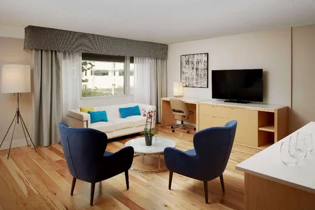 Radisson Blu Toronto Downtown LOUNGE_LOBBY