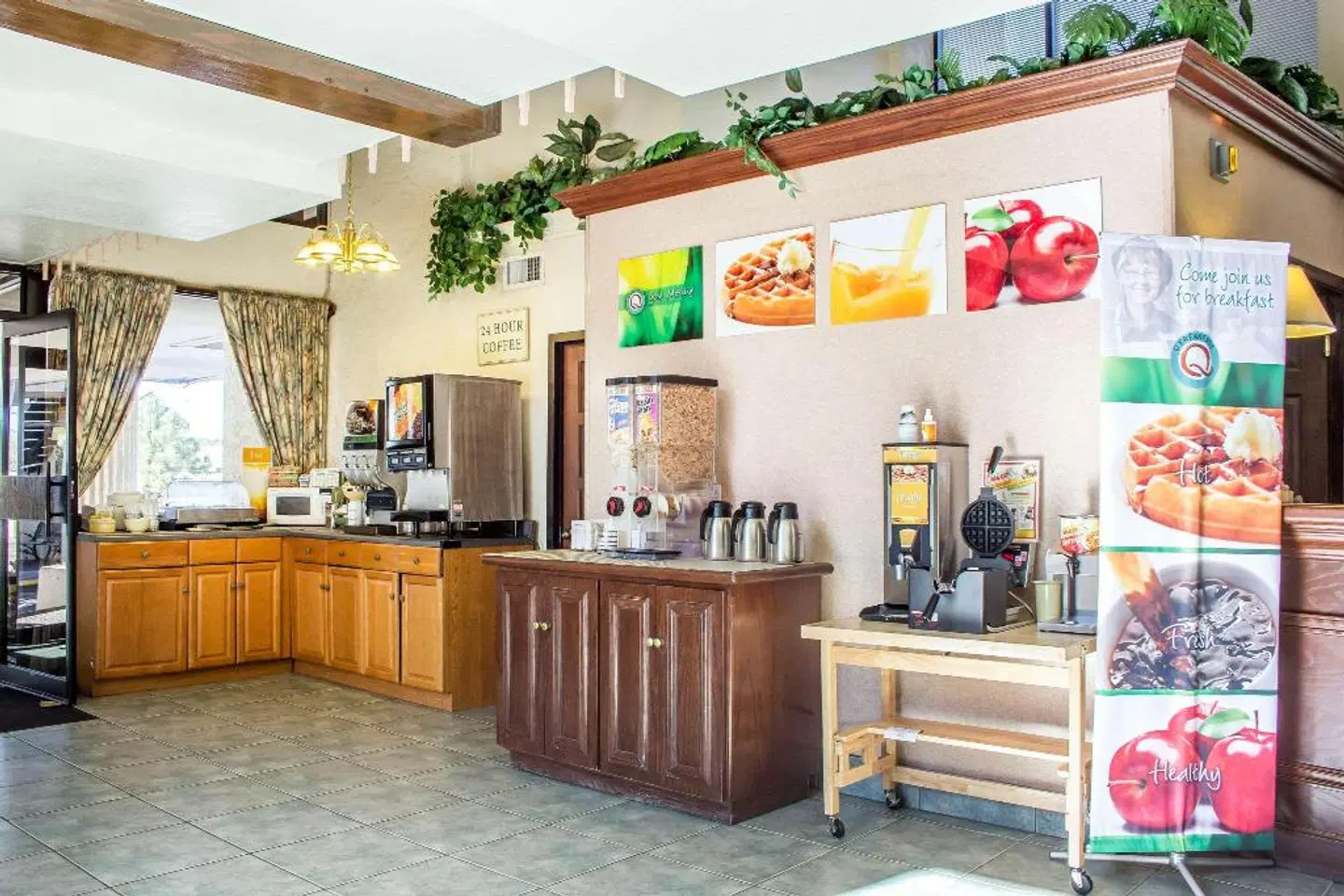 Aiden by Best Western @ Flagstaff Bar